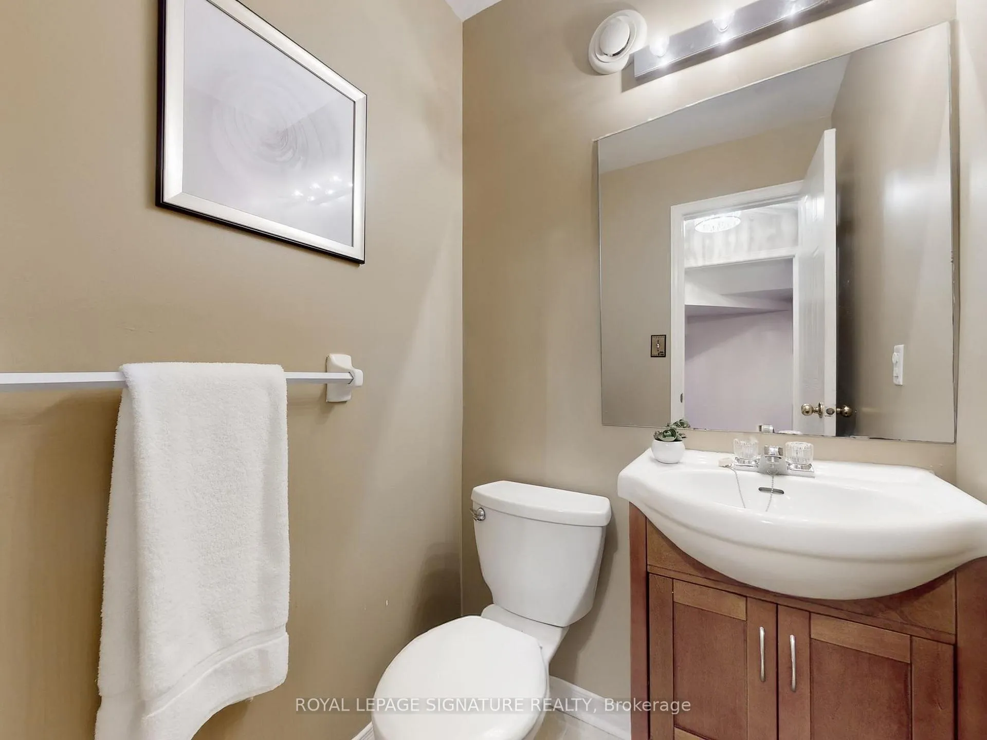 Photo 14 of 1070 Summitview Crescent, Oshawa, Pinecrest — HOMEH