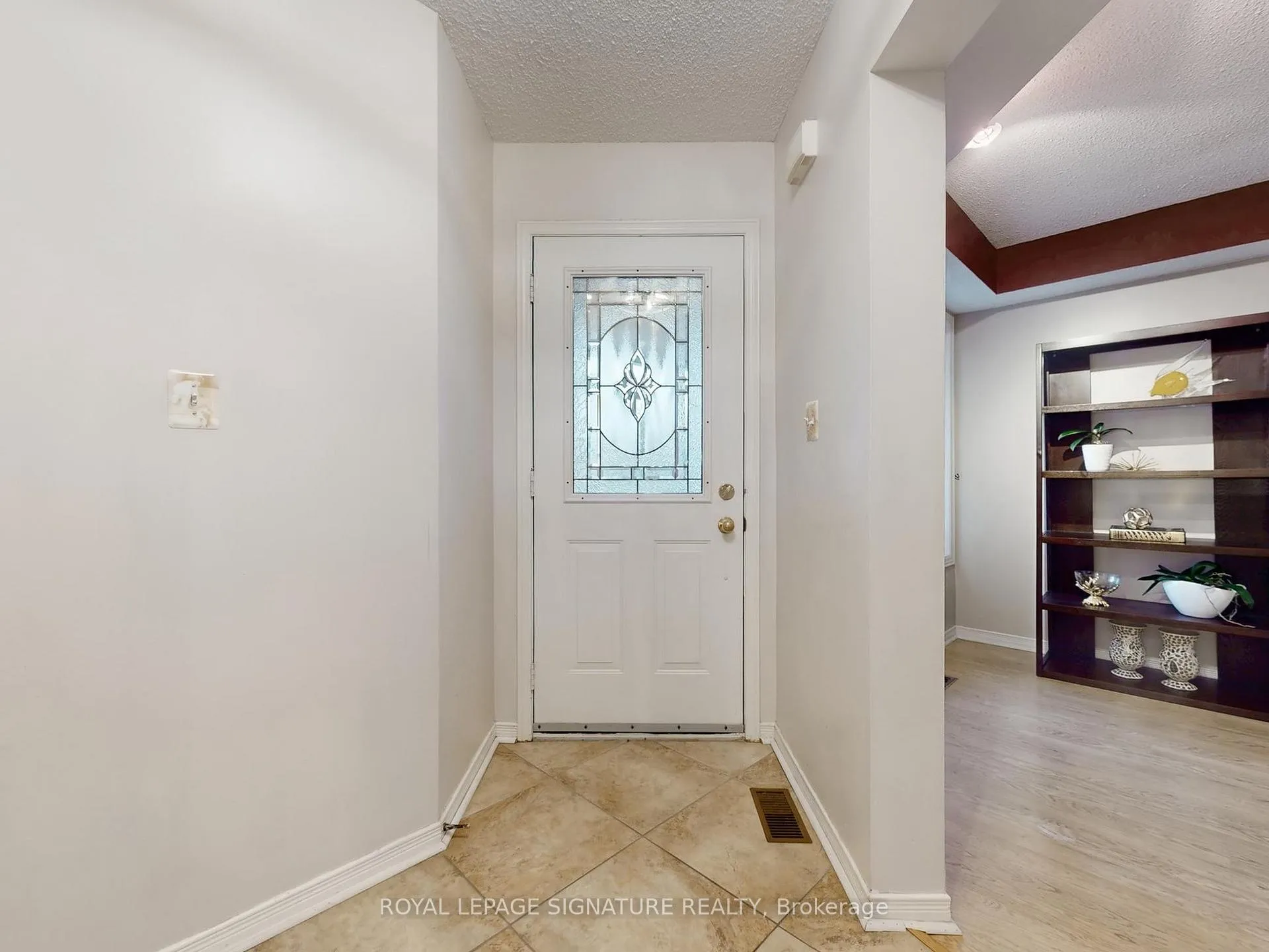 Photo 15 of 1070 Summitview Crescent, Oshawa, Pinecrest — HOMEH