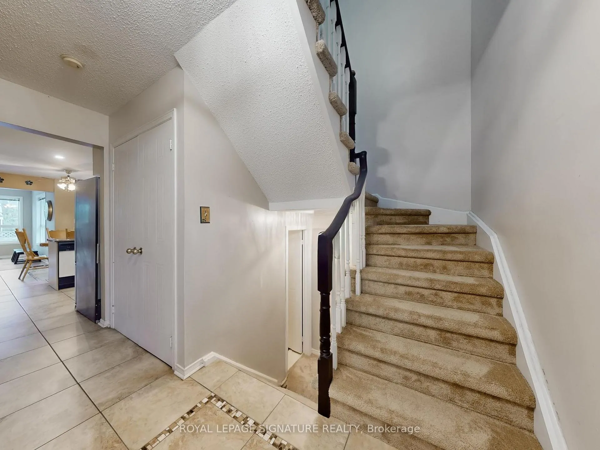 Photo 16 of 1070 Summitview Crescent, Oshawa, Pinecrest — HOMEH
