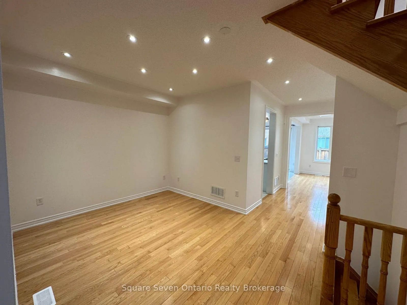 Photo 3 of Unit Upper Level, 34 Vanderpool Crescent, Brampton, Bram East — HOMEH