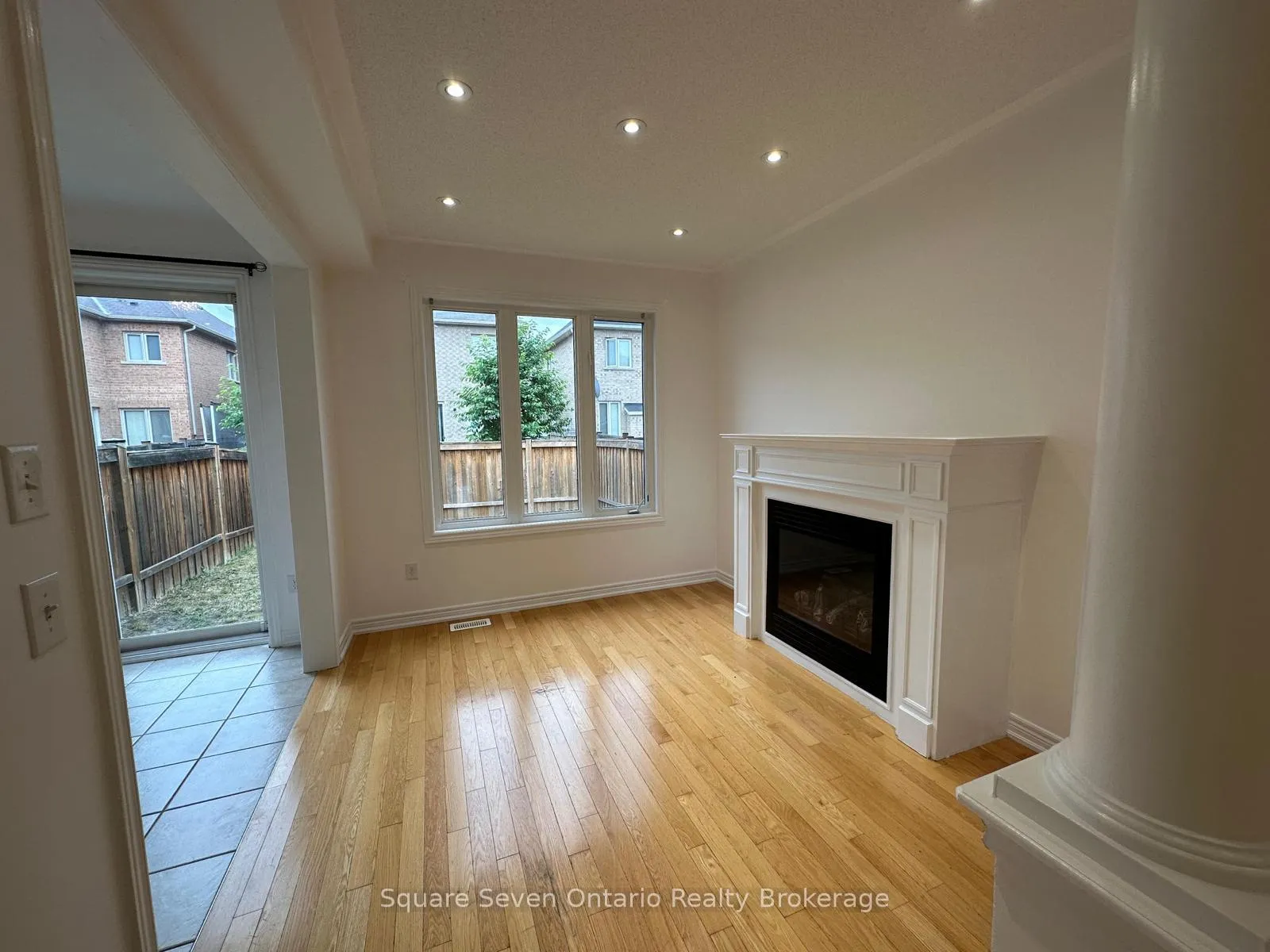 Photo 6 of Unit Upper Level, 34 Vanderpool Crescent, Brampton, Bram East — HOMEH