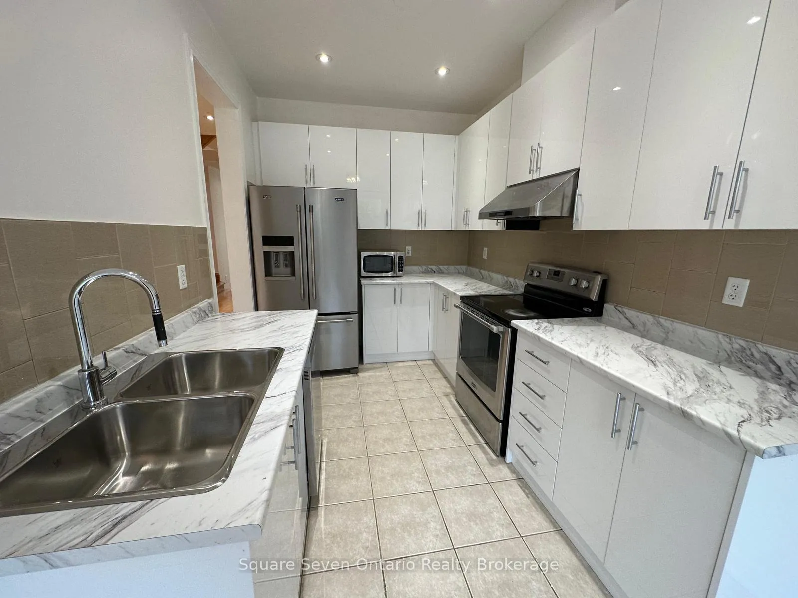 Photo 9 of Unit Upper Level, 34 Vanderpool Crescent, Brampton, Bram East — HOMEH