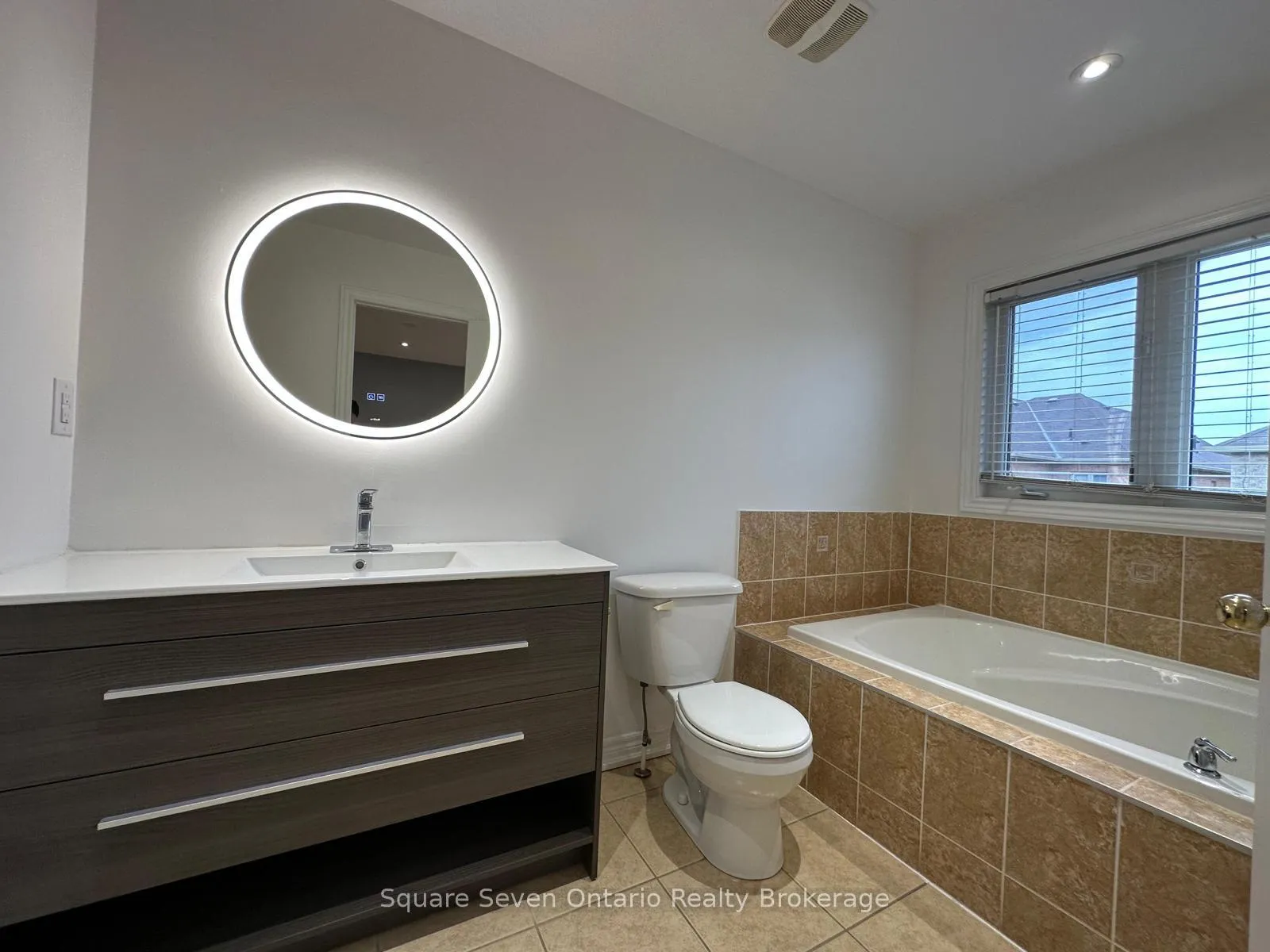 Photo 13 of Unit Upper Level, 34 Vanderpool Crescent, Brampton, Bram East — HOMEH