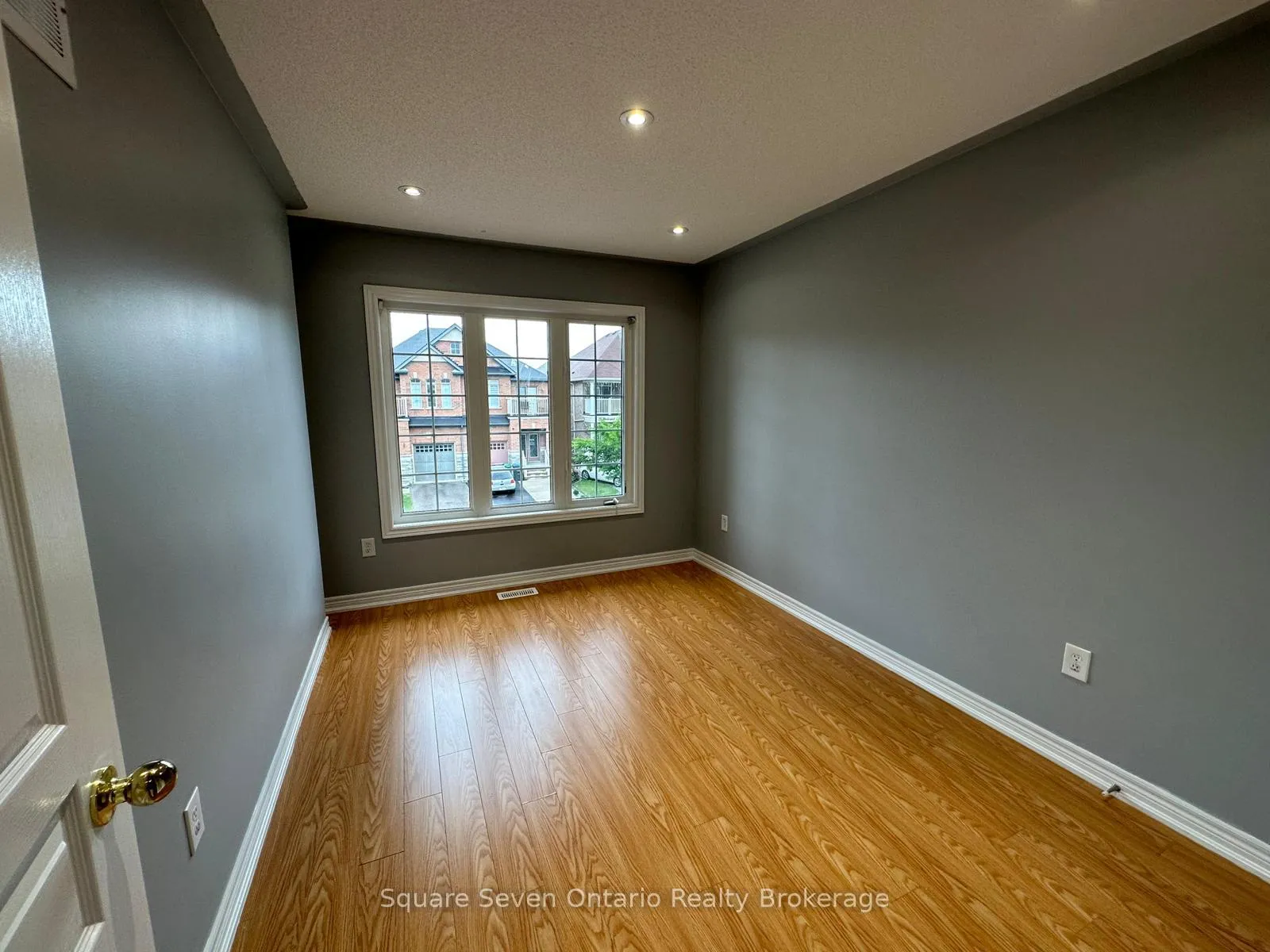 Photo 16 of Unit Upper Level, 34 Vanderpool Crescent, Brampton, Bram East — HOMEH