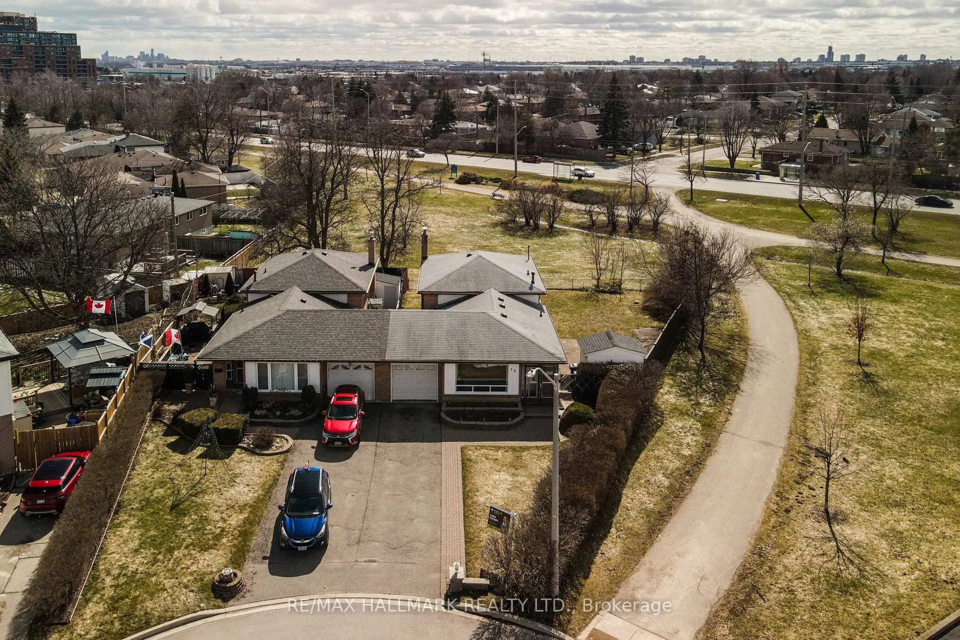 Photo 3 of 15 Dalton Place, Brampton, Southgate — HOMEH