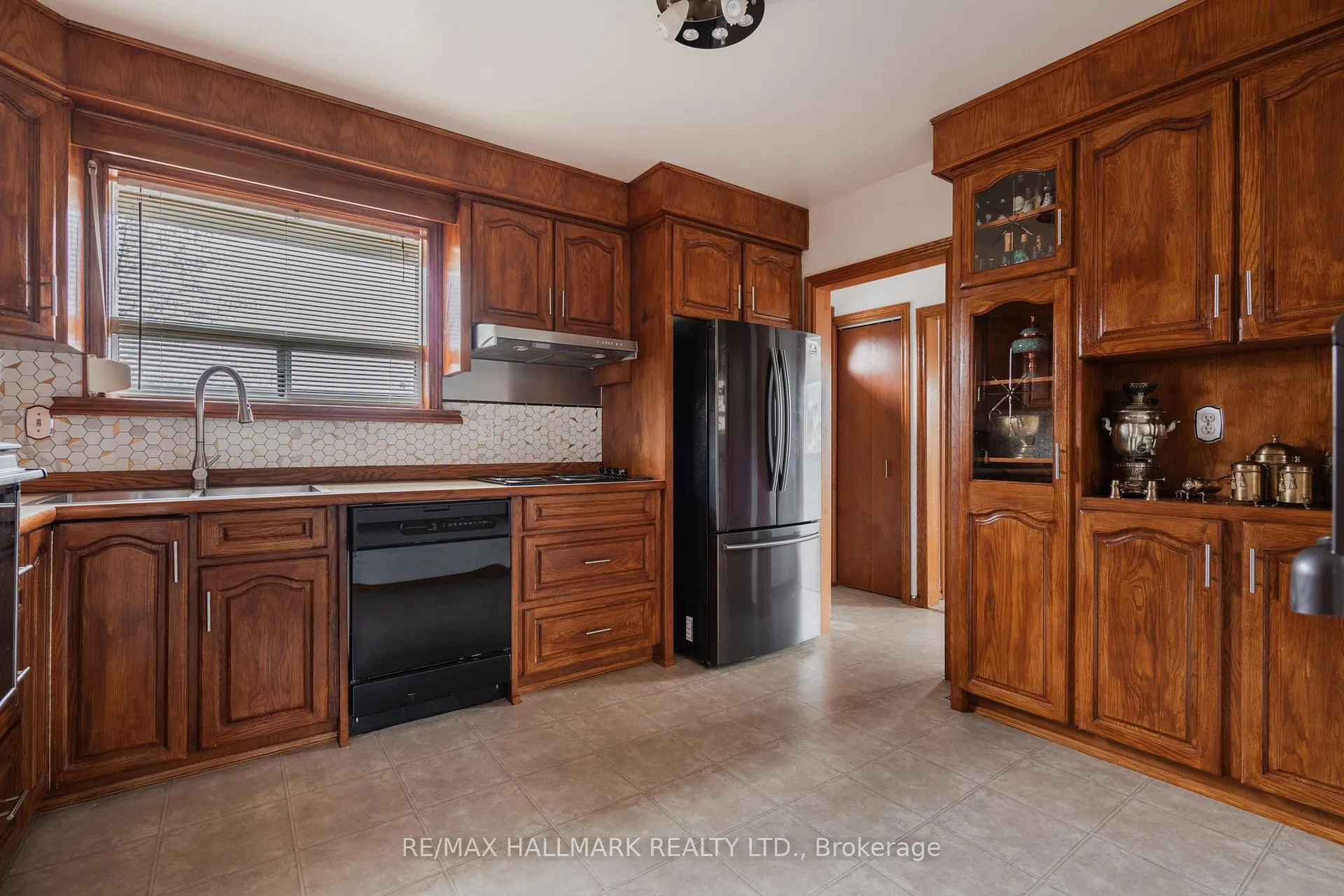 Photo 14 of 15 Dalton Place, Brampton, Southgate — HOMEH