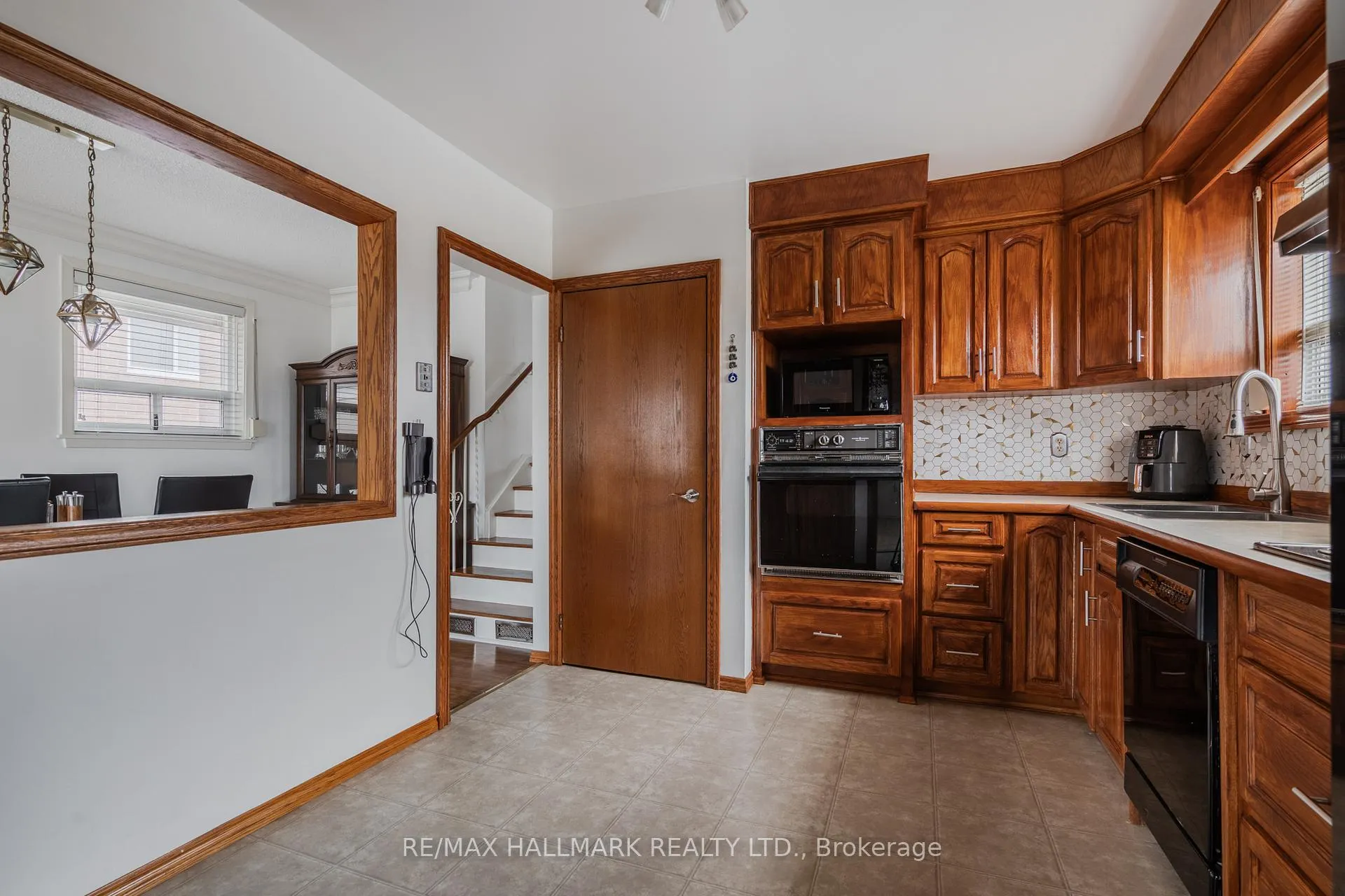 Photo 16 of 15 Dalton Place, Brampton, Southgate — HOMEH