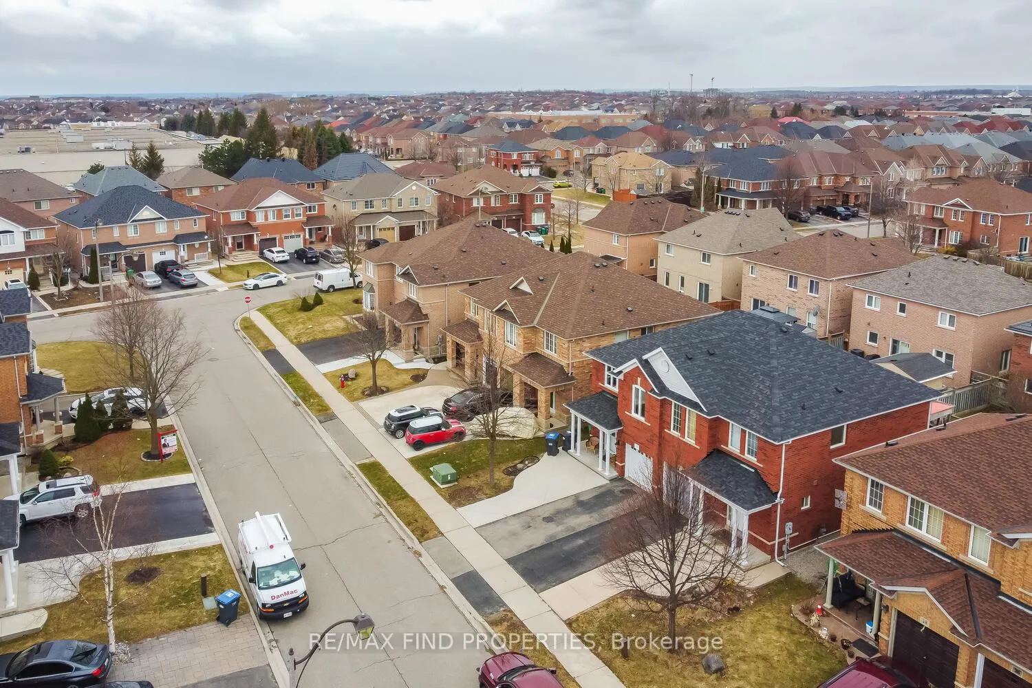 Photo 3 of 22 Ashmere Road, Brampton, Fletcher's Meadow — HOMEH