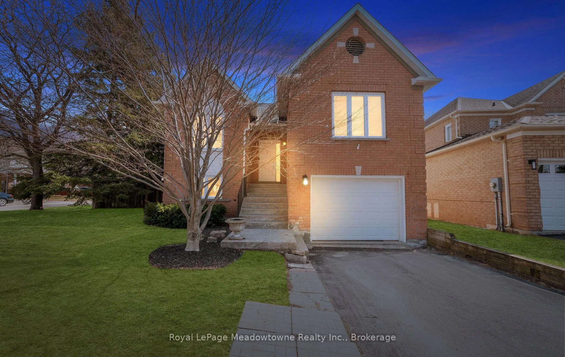 Photo 3 of 3 Houndtrail Drive, Hamilton, Waterdown — HOMEH