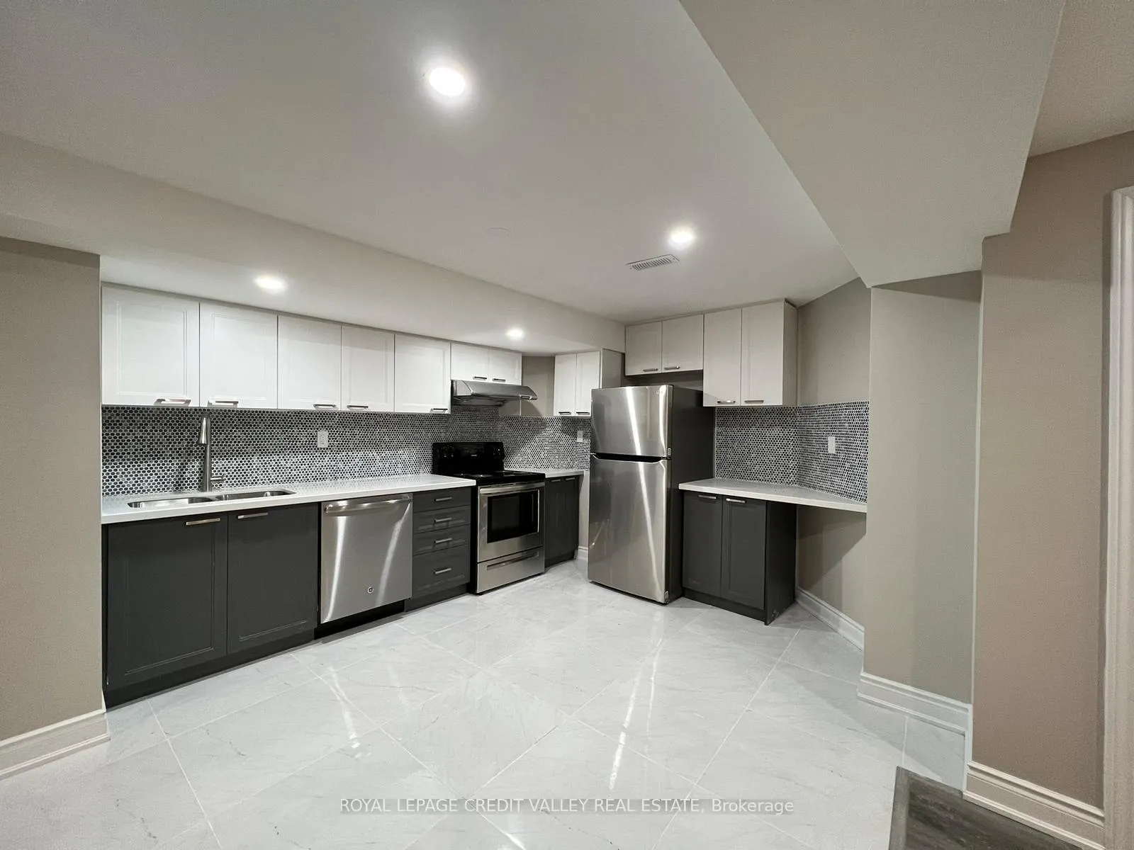 Photo 2 of 62 Eagleridge Drive, Brampton, Brampton North — HOMEH