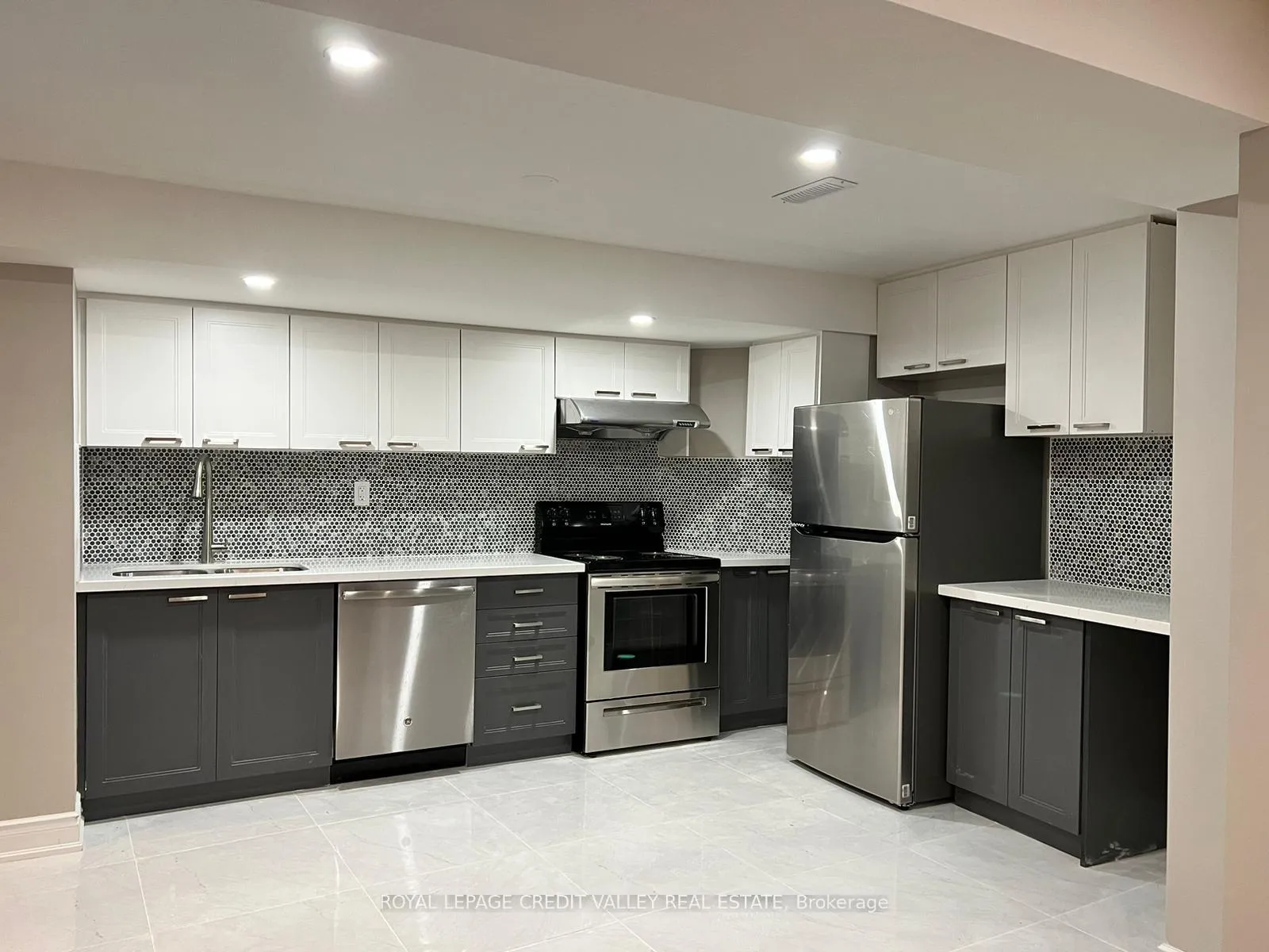 Photo 4 of 62 Eagleridge Drive, Brampton, Brampton North — HOMEH