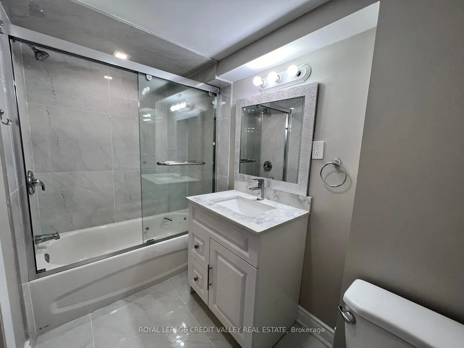 Photo 7 of 62 Eagleridge Drive, Brampton, Brampton North — HOMEH