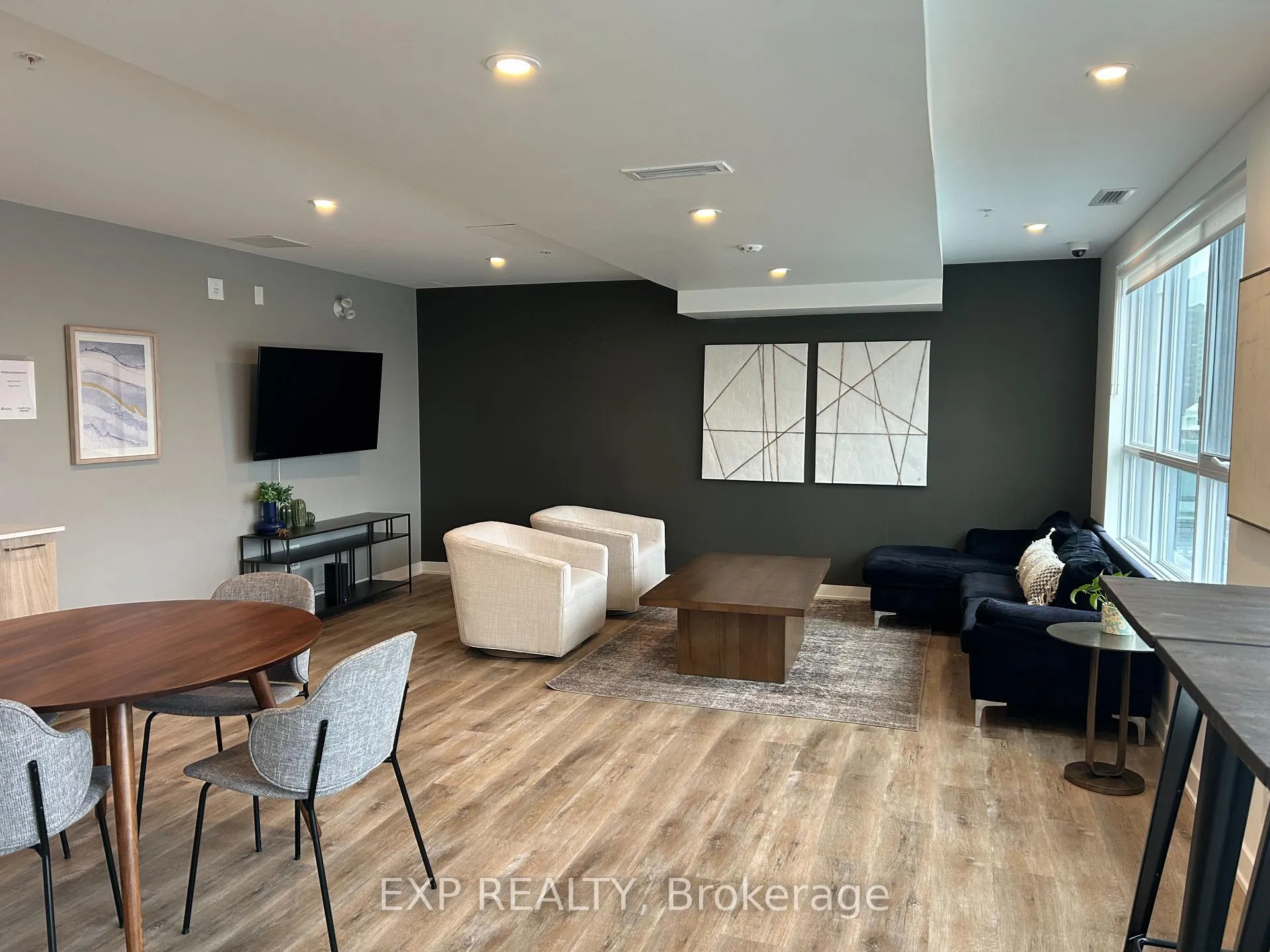 Photo 2 of Unit 302, 134 Robinson Avenue, Ottawa, Sandy Hill — HOMEH