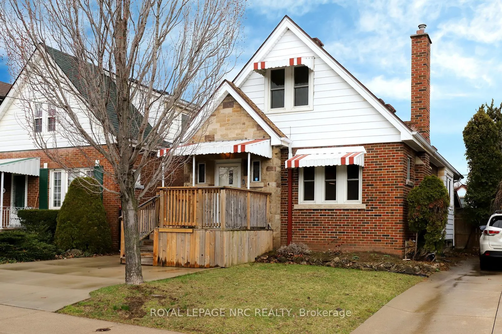 Front of 292 Huxley Avenue S