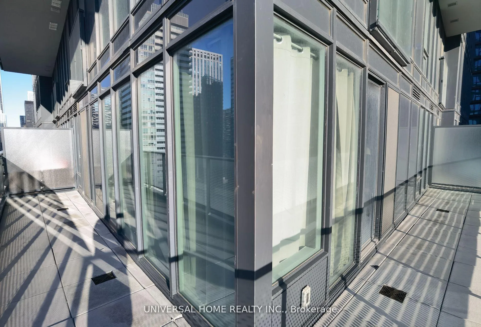 Photo 3 of Unit 3105N, 125 Blue Jays Way, Toronto, Waterfront Communities — HOMEH