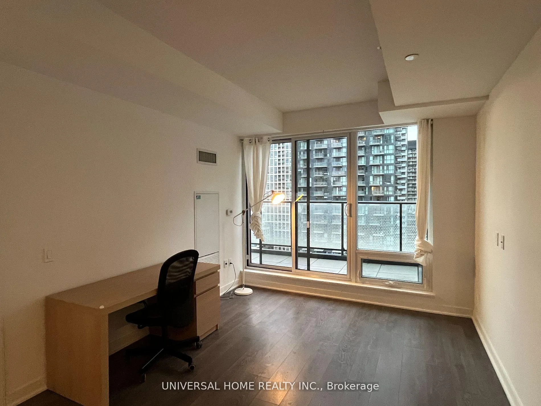 Photo 6 of Unit 3105N, 125 Blue Jays Way, Toronto, Waterfront Communities — HOMEH
