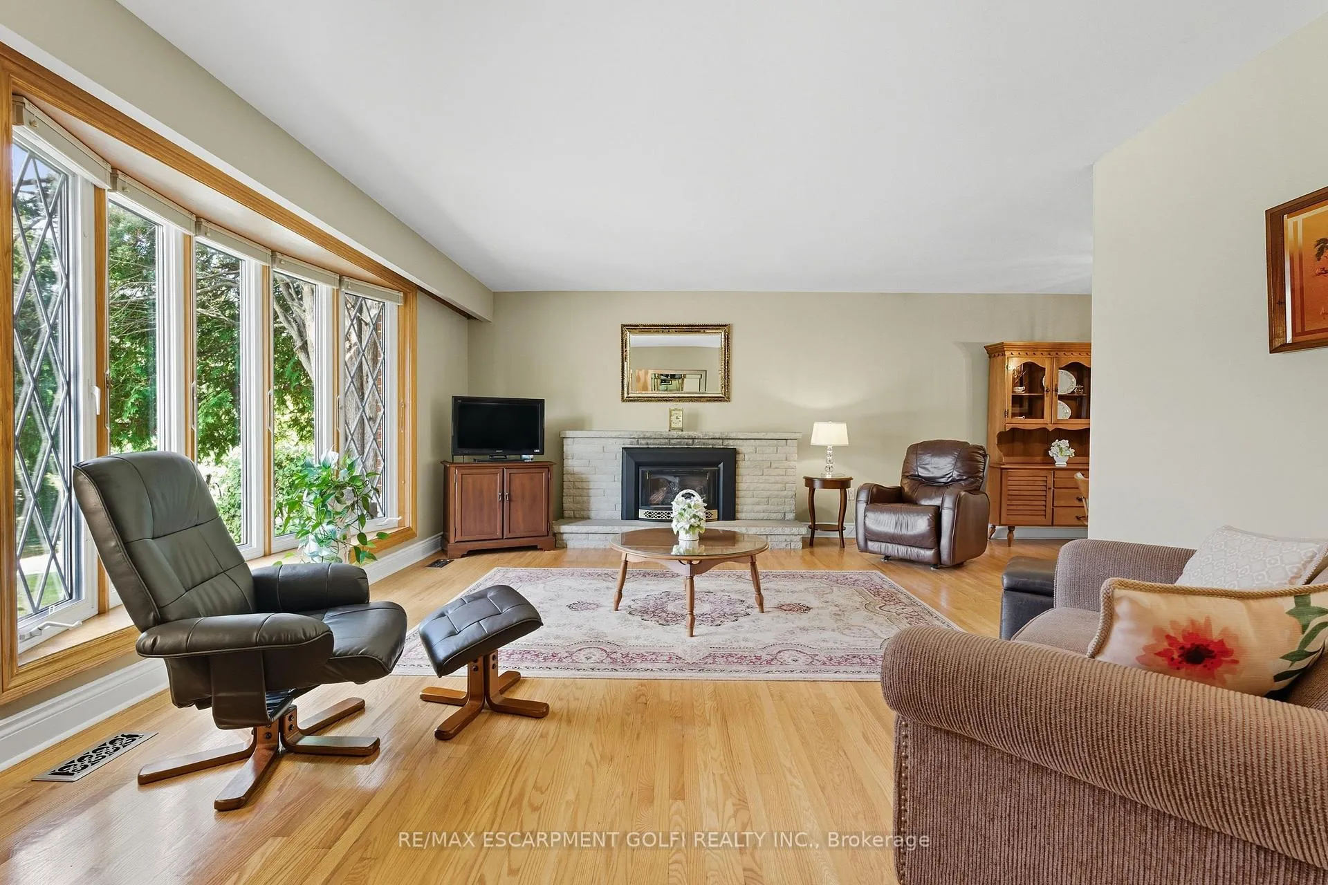 Photo 6 of 894 Bishop Place, Hamilton, Ancaster — HOMEH