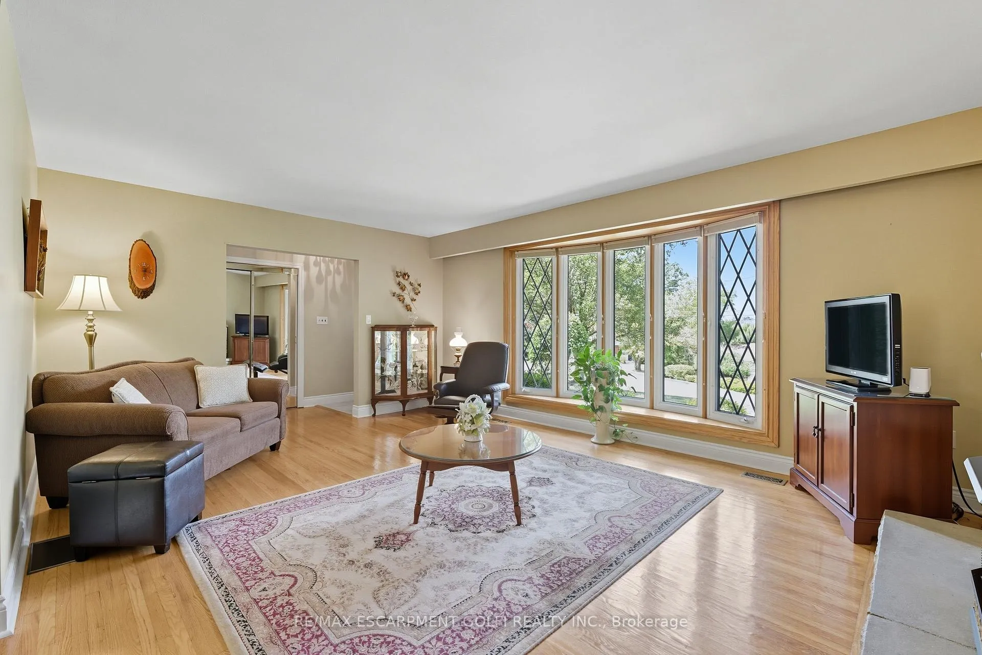 Photo 9 of 894 Bishop Place, Hamilton, Ancaster — HOMEH