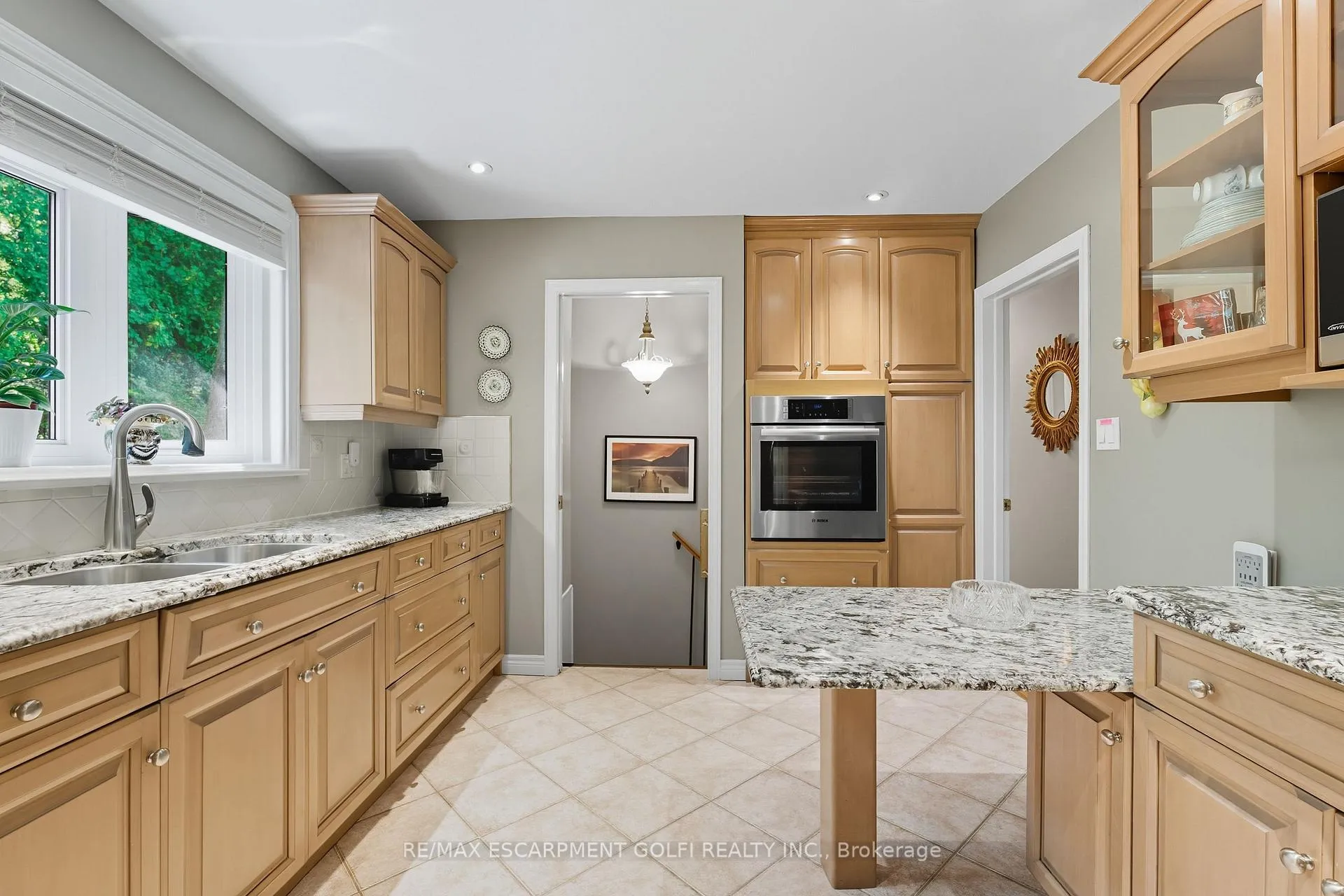 Photo 13 of 894 Bishop Place, Hamilton, Ancaster — HOMEH