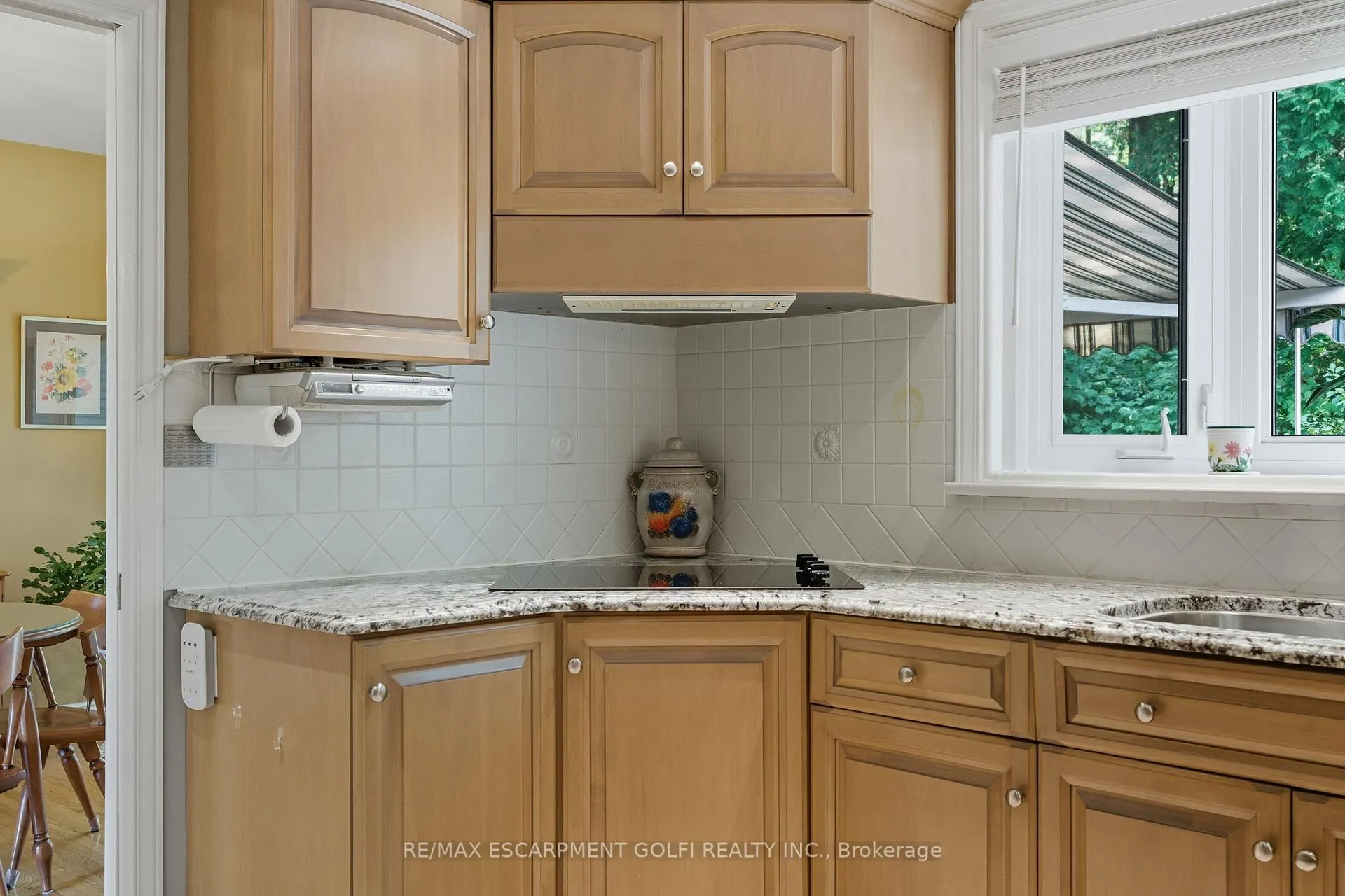 Photo 14 of 894 Bishop Place, Hamilton, Ancaster — HOMEH