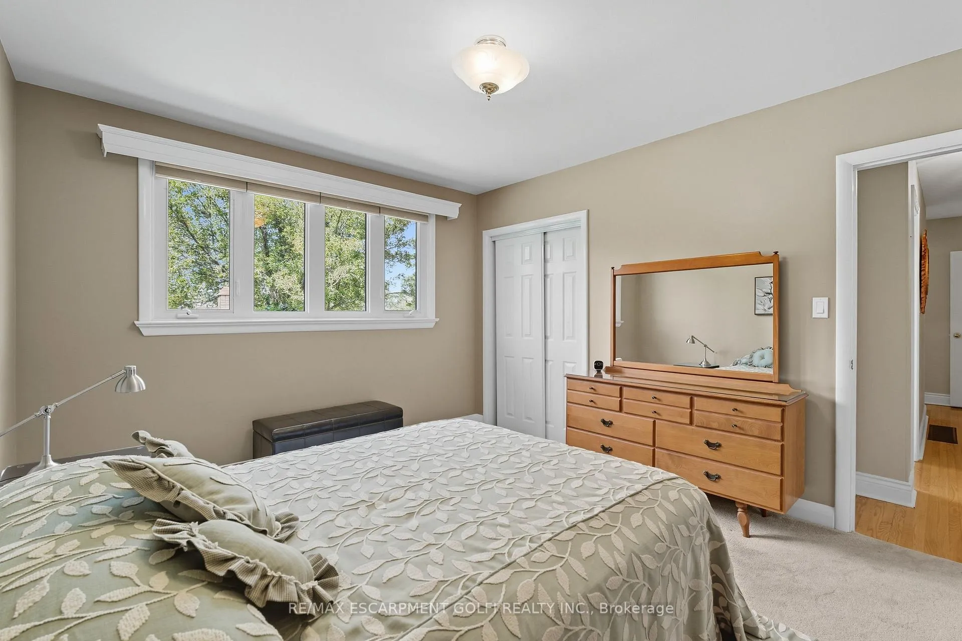 Photo 17 of 894 Bishop Place, Hamilton, Ancaster — HOMEH