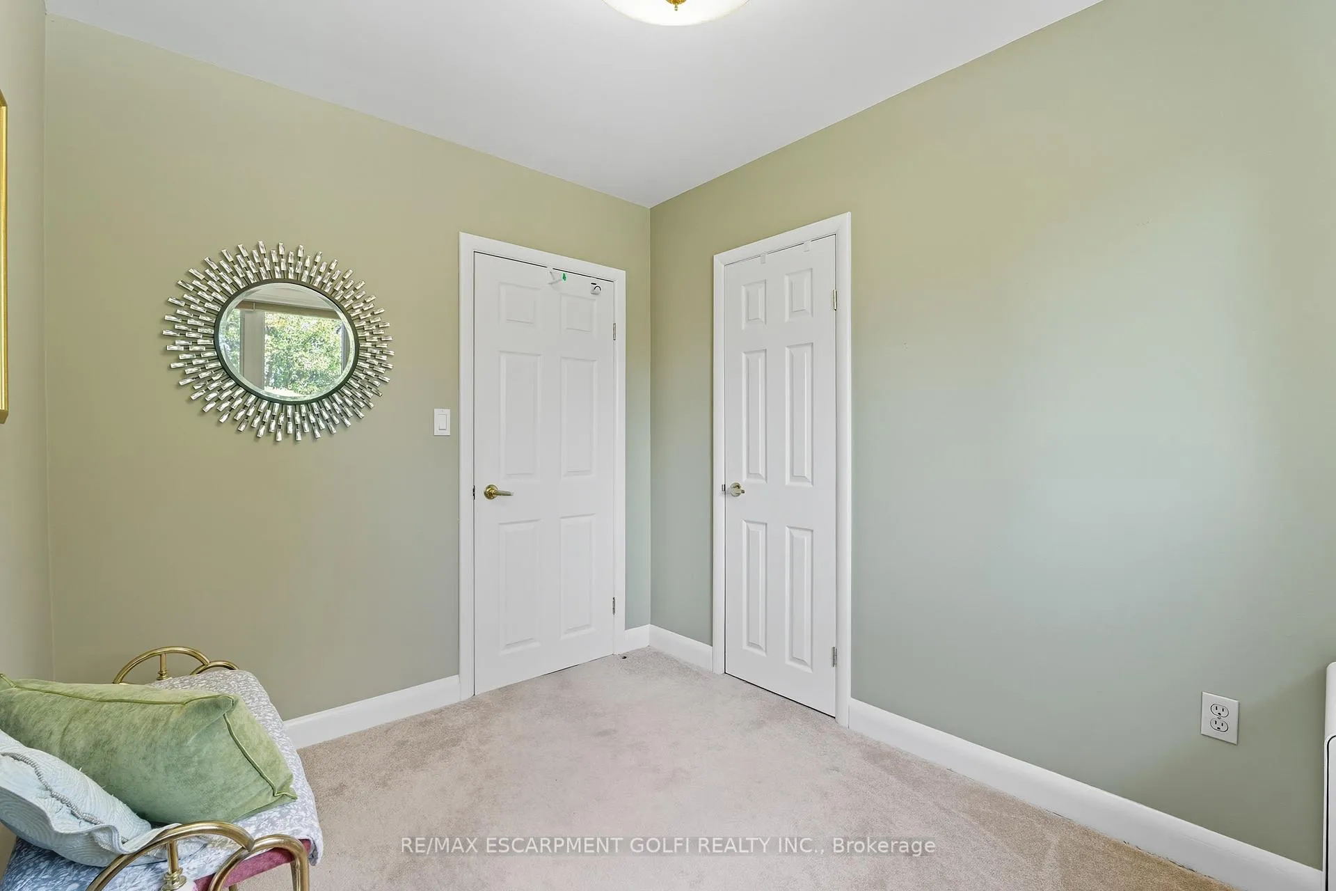 Photo 20 of 894 Bishop Place, Hamilton, Ancaster — HOMEH