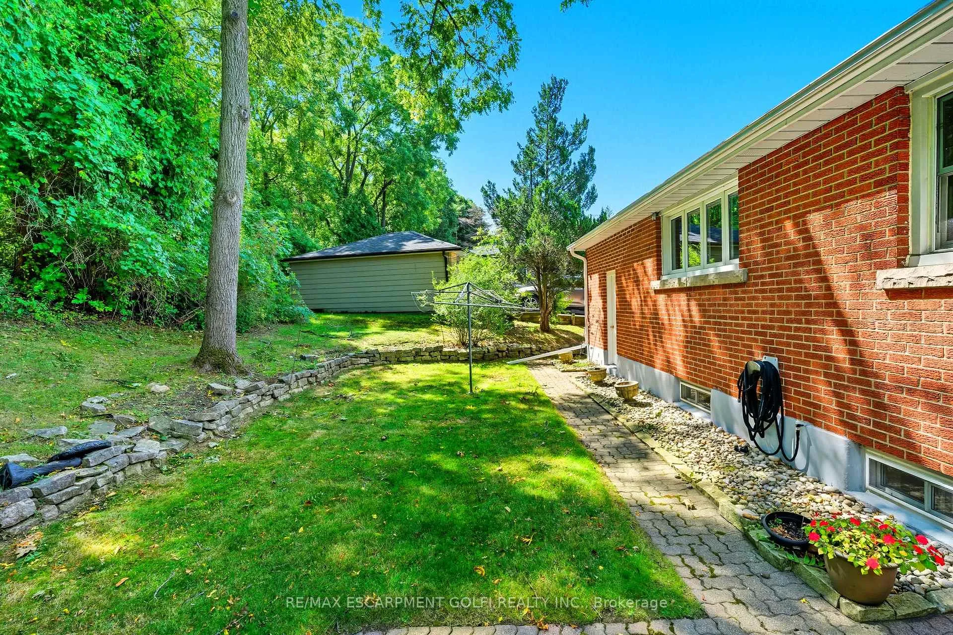 Photo 30 of 894 Bishop Place, Hamilton, Ancaster — HOMEH