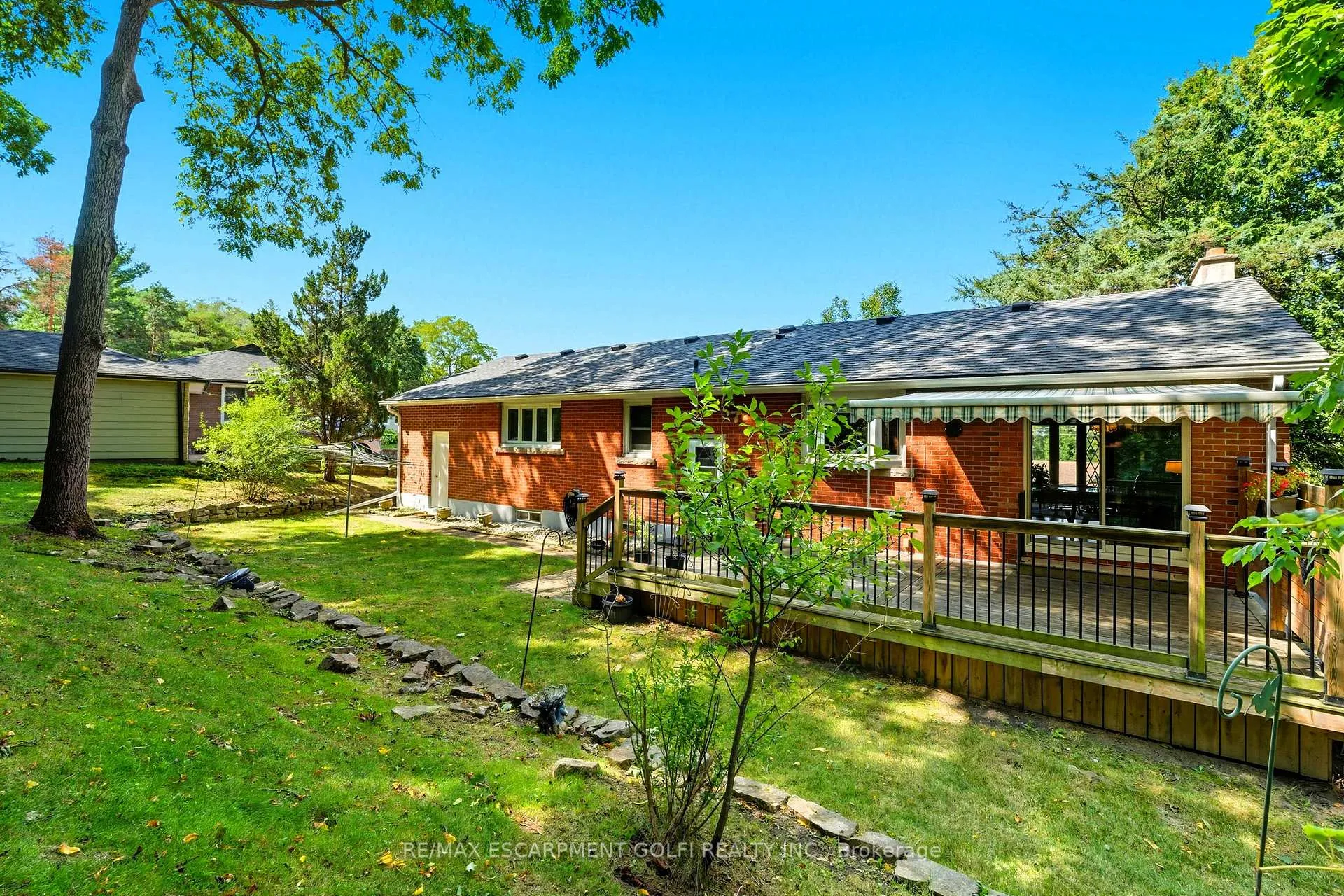 Photo 32 of 894 Bishop Place, Hamilton, Ancaster — HOMEH