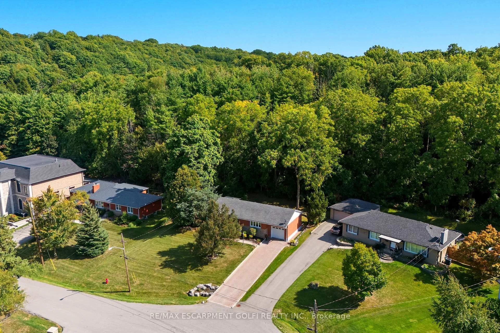 Photo 35 of 894 Bishop Place, Hamilton, Ancaster — HOMEH