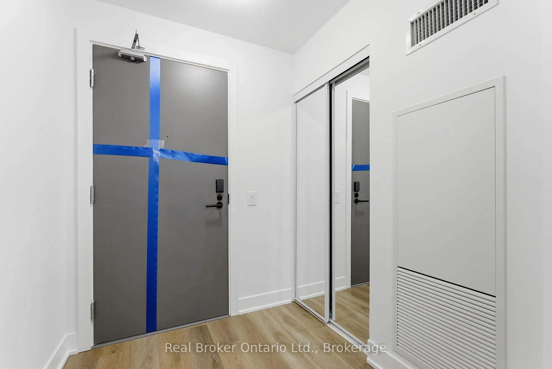 Photo 4 of Unit 1210, 2088 James Street, Burlington, Brant — HOMEH