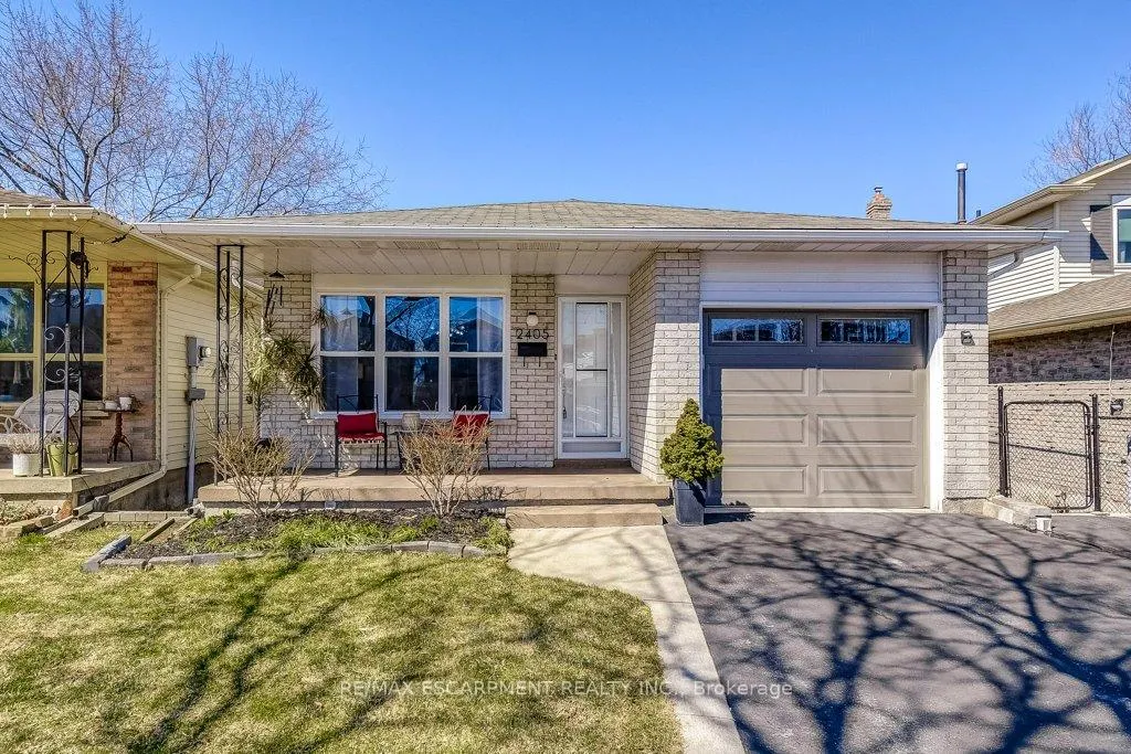 Photo 3 of 2405 Malcom Crescent, Burlington, Brant Hills — HOMEH
