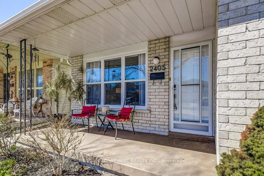 Photo 4 of 2405 Malcom Crescent, Burlington, Brant Hills — HOMEH