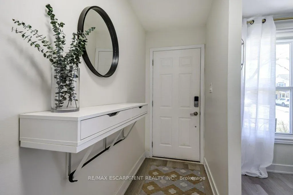 Photo 5 of 2405 Malcom Crescent, Burlington, Brant Hills — HOMEH