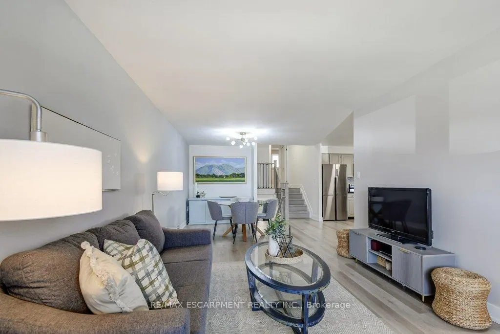 Photo 6 of 2405 Malcom Crescent, Burlington, Brant Hills — HOMEH