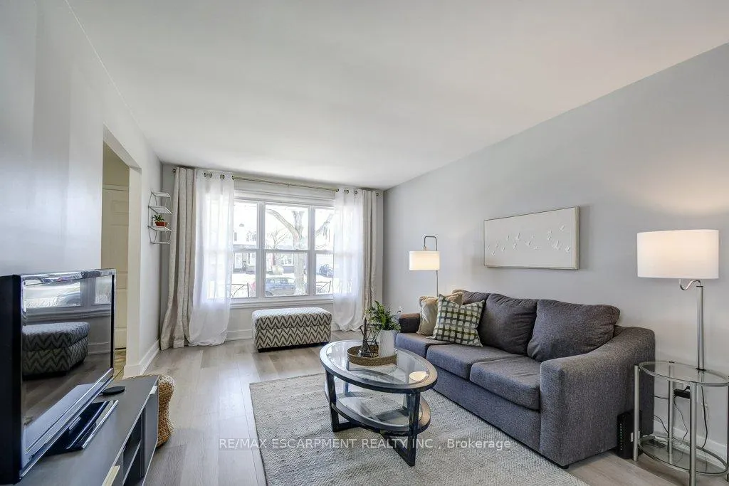 Photo 7 of 2405 Malcom Crescent, Burlington, Brant Hills — HOMEH