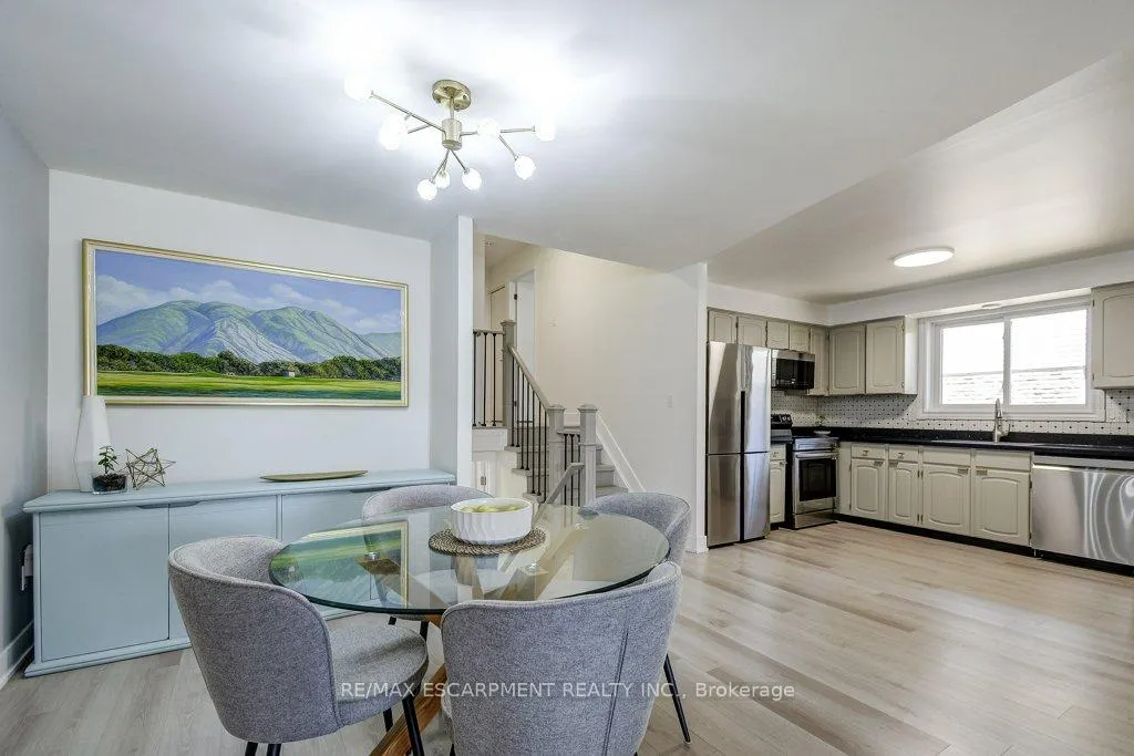 Photo 8 of 2405 Malcom Crescent, Burlington, Brant Hills — HOMEH