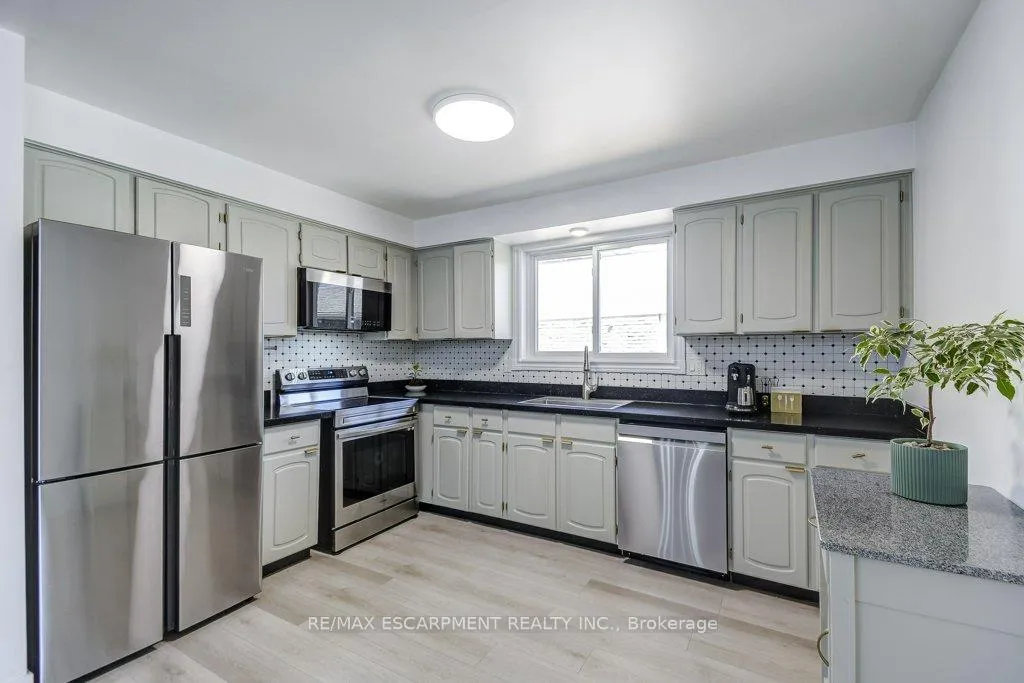 Photo 10 of 2405 Malcom Crescent, Burlington, Brant Hills — HOMEH