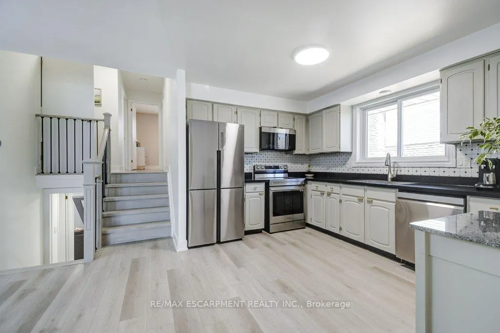 Photo 11 of 2405 Malcom Crescent, Burlington, Brant Hills — HOMEH