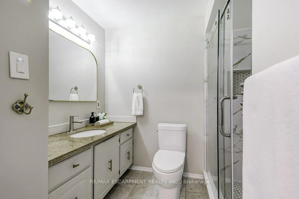 Photo 12 of 2405 Malcom Crescent, Burlington, Brant Hills — HOMEH