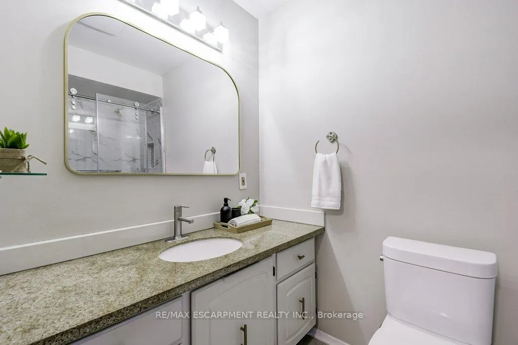 Photo 14 of 2405 Malcom Crescent, Burlington, Brant Hills — HOMEH