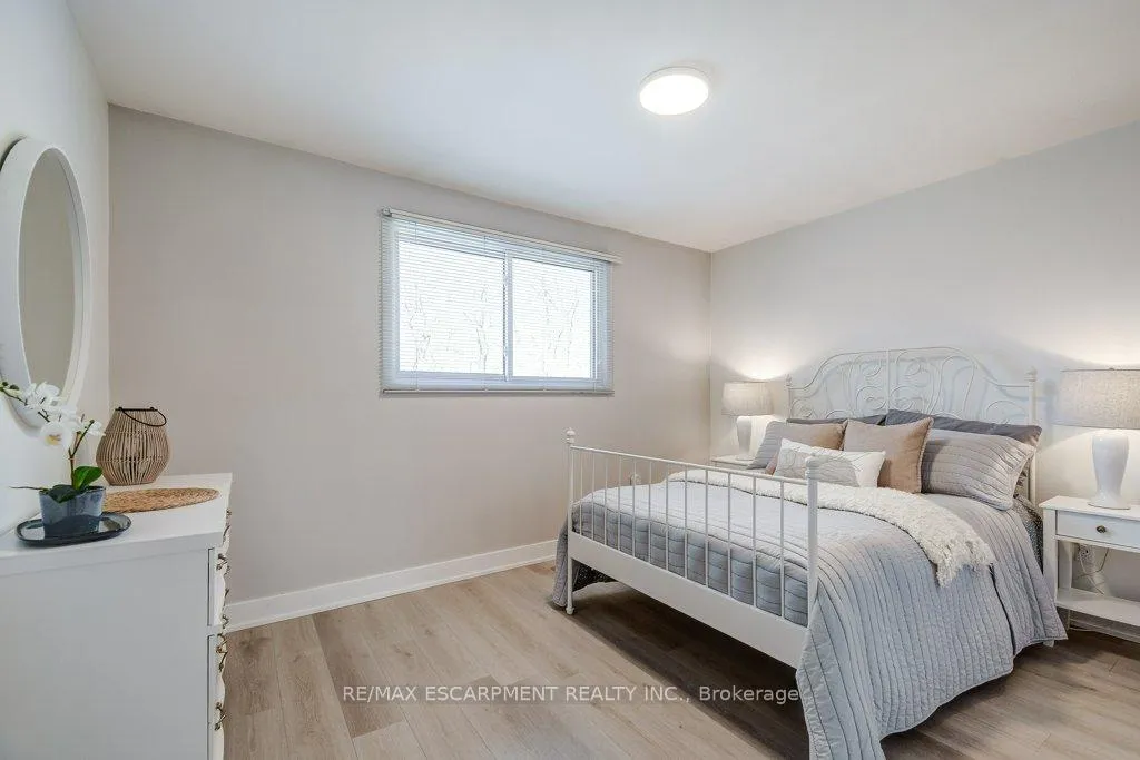Photo 15 of 2405 Malcom Crescent, Burlington, Brant Hills — HOMEH