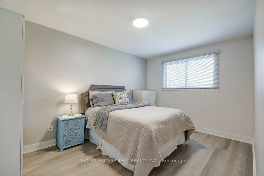 Photo 17 of 2405 Malcom Crescent, Burlington, Brant Hills — HOMEH