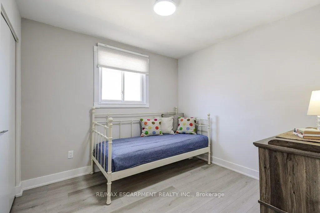 Photo 18 of 2405 Malcom Crescent, Burlington, Brant Hills — HOMEH