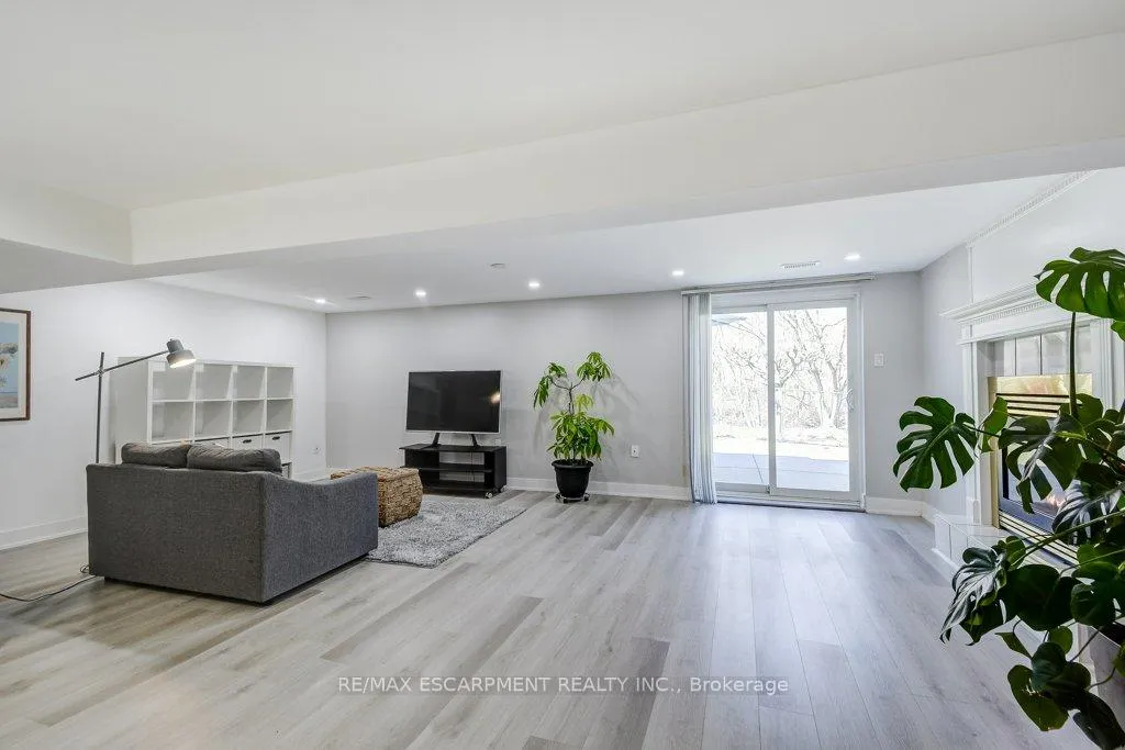 Photo 19 of 2405 Malcom Crescent, Burlington, Brant Hills — HOMEH