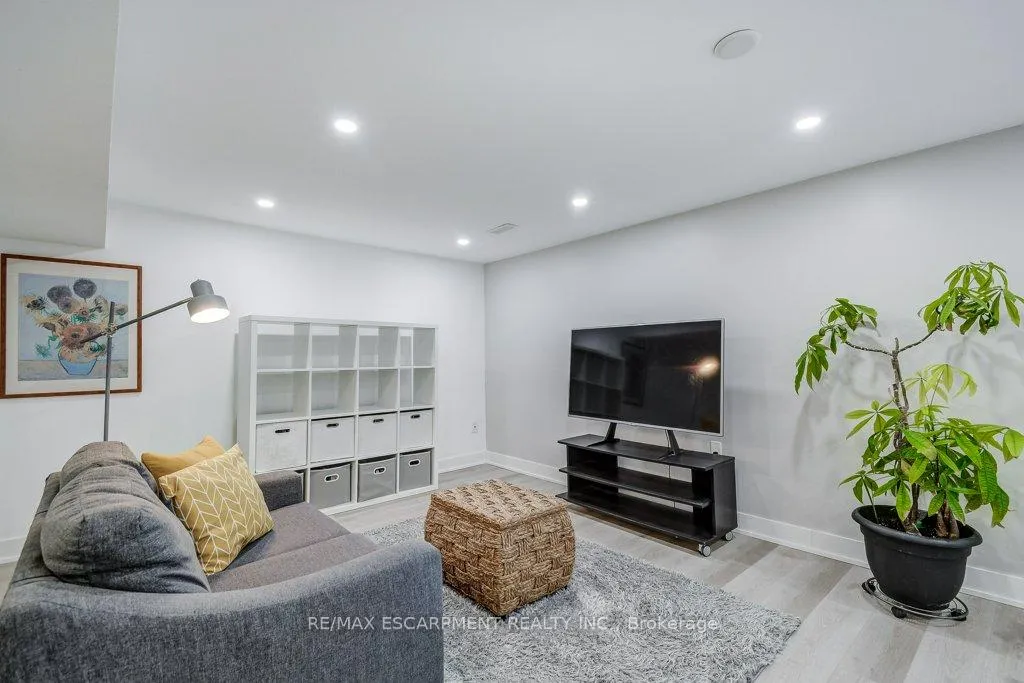 Photo 20 of 2405 Malcom Crescent, Burlington, Brant Hills — HOMEH