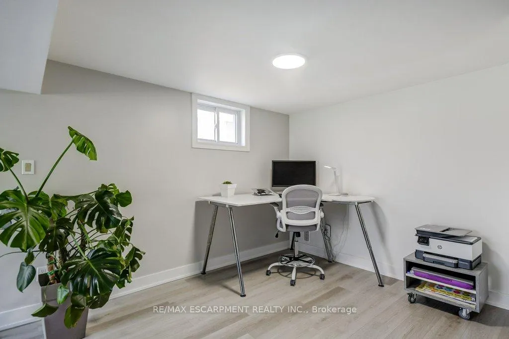 Photo 21 of 2405 Malcom Crescent, Burlington, Brant Hills — HOMEH