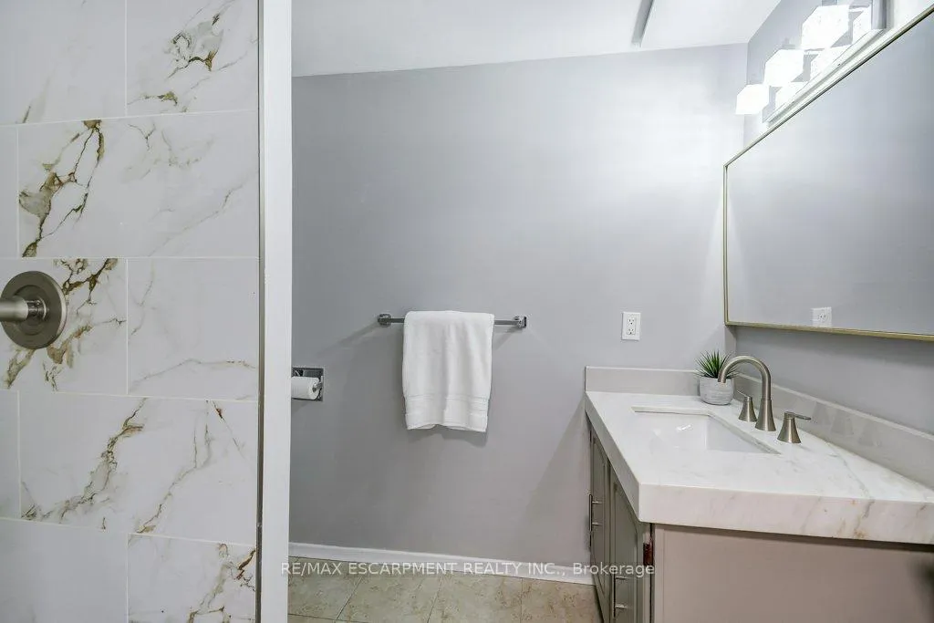 Photo 22 of 2405 Malcom Crescent, Burlington, Brant Hills — HOMEH