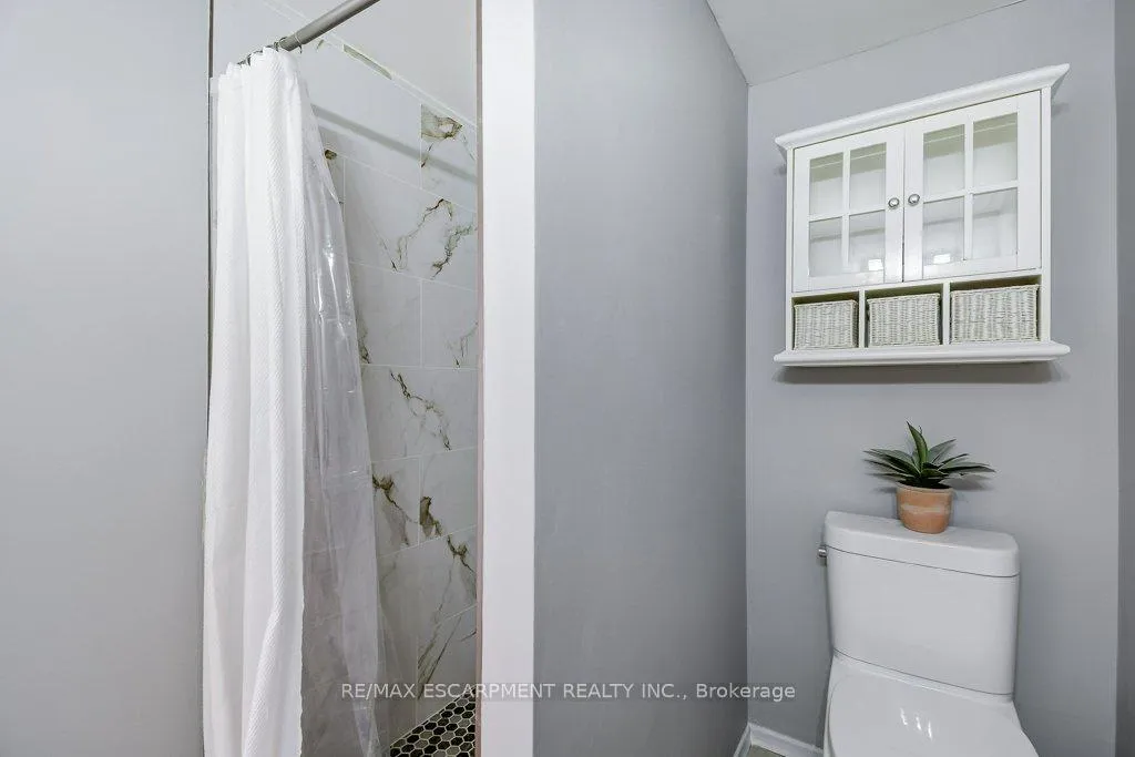 Photo 23 of 2405 Malcom Crescent, Burlington, Brant Hills — HOMEH