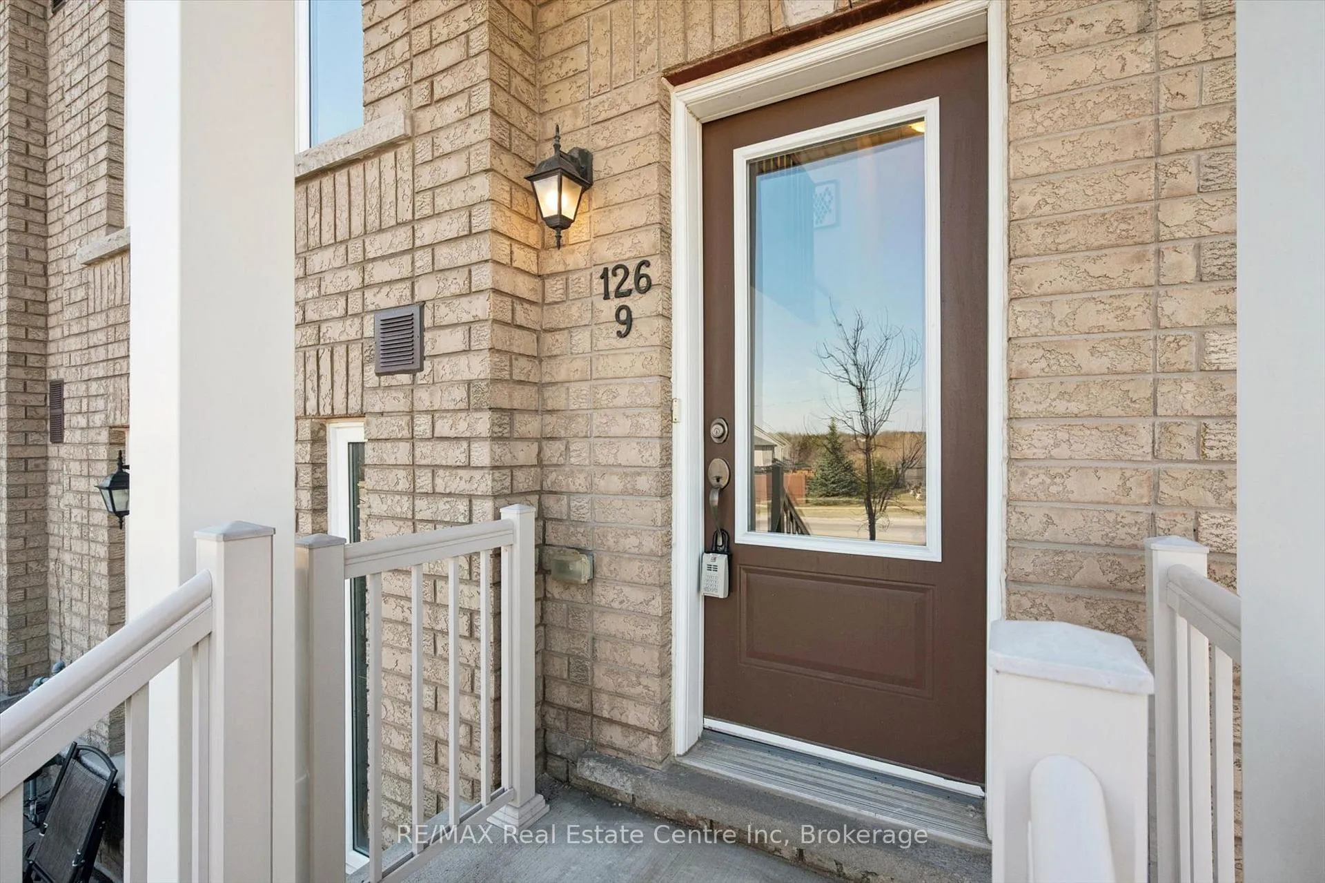 Photo 2 of Unit 9, 126 Watson Parkway N, Guelph, Grange Road — HOMEH