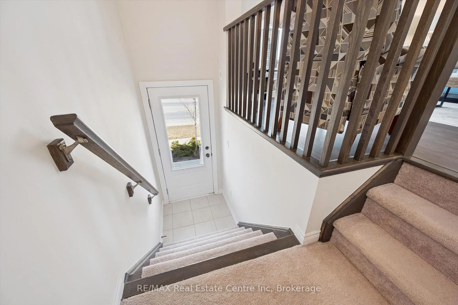 Photo 3 of Unit 9, 126 Watson Parkway N, Guelph, Grange Road — HOMEH